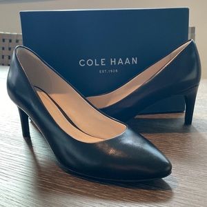 Colehaan black pumps